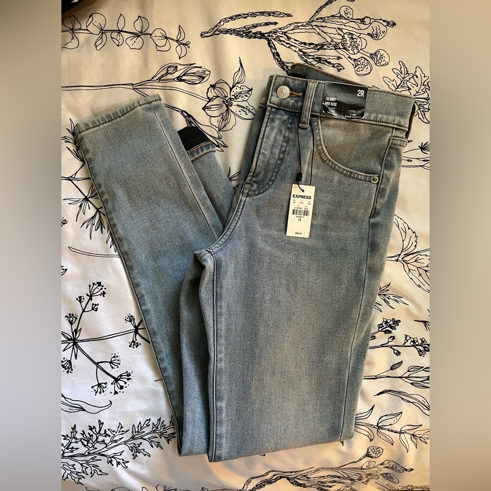 Express Skinny Mid Rise jeans 2R NWT